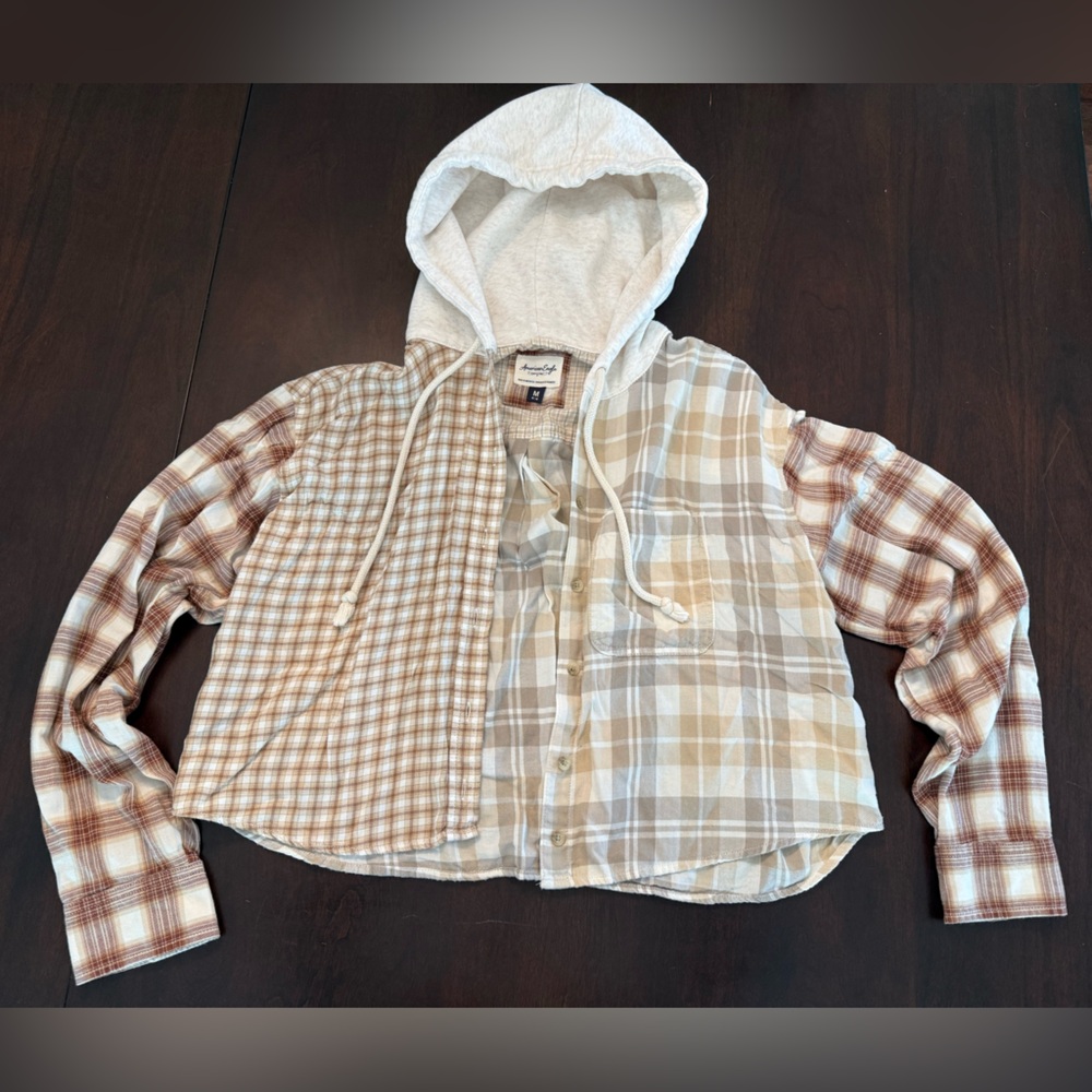 American Eagle Distressed Plaid Cropped Hooded Shirt Jacket in Brown & Cream